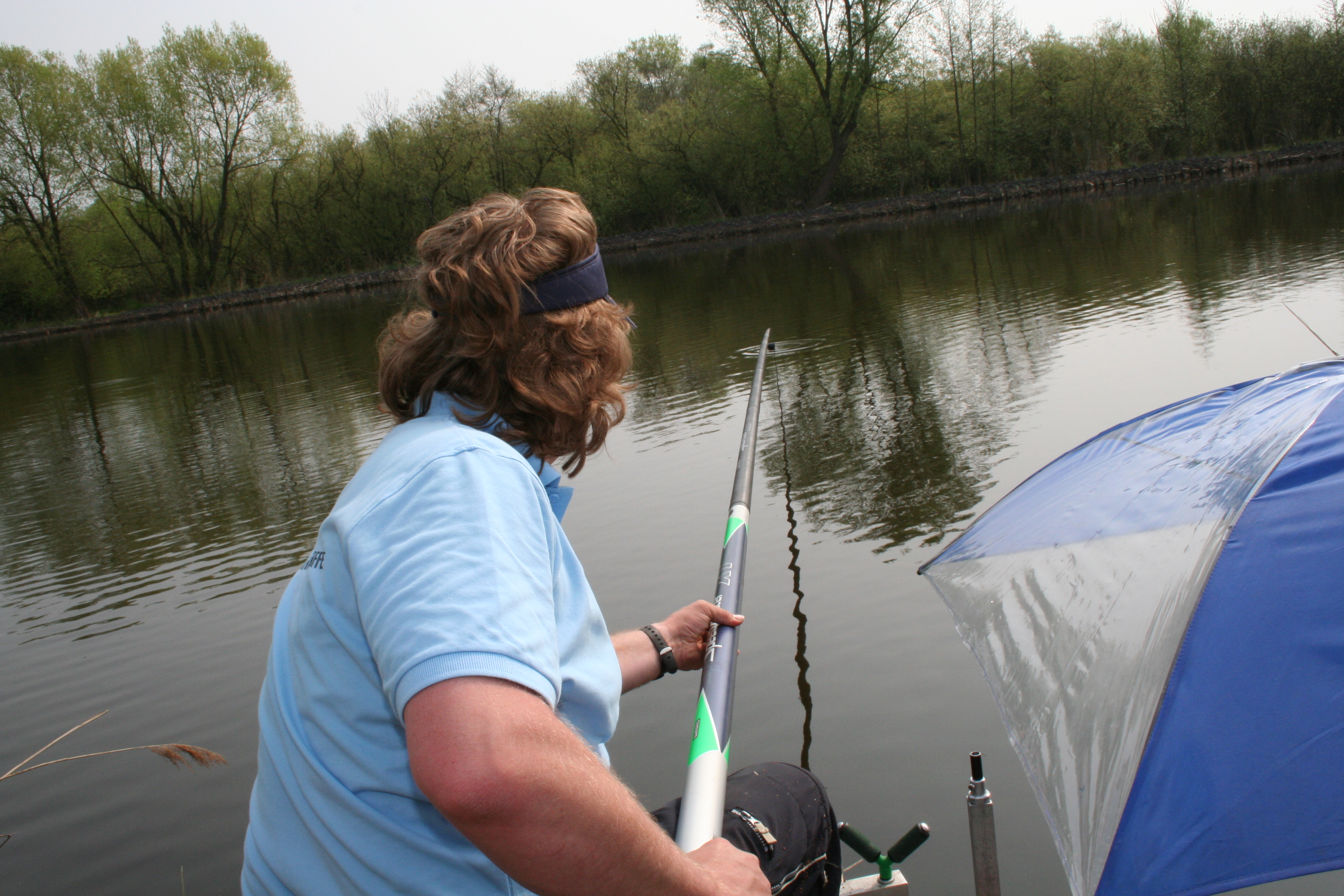 Angeln mit M&uuml;ckenlarven: Material, Bek&ouml;derung und F&uuml;ttervariationen