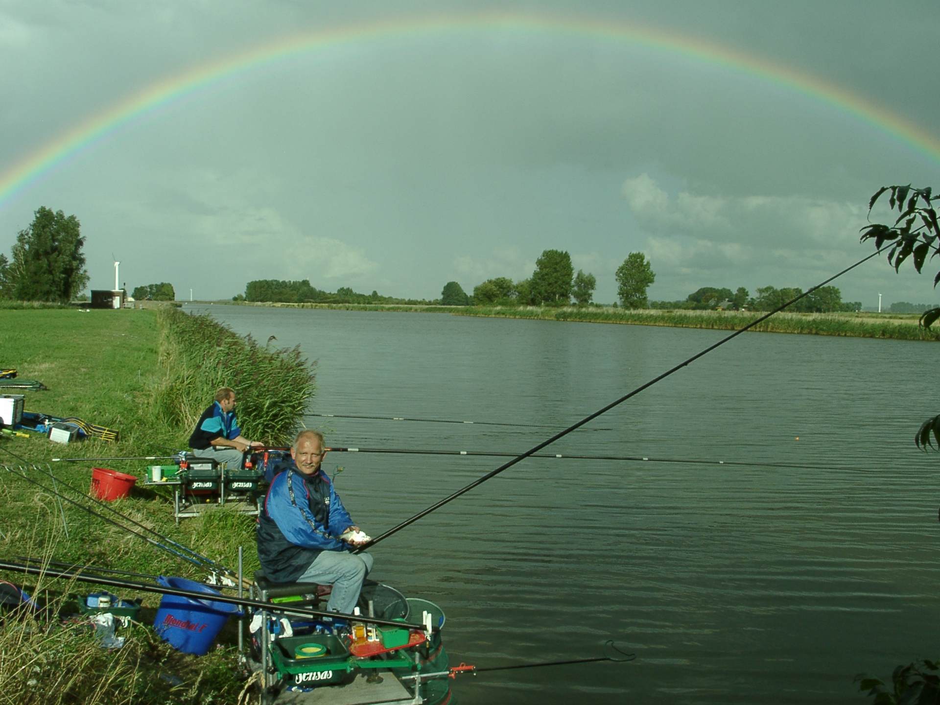 Ostfriesland: Angeln unter dem Regenbogen. 