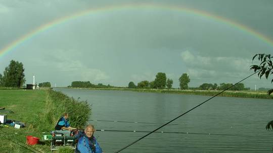 Ostfriesland: Angeln unter dem Regenbogen.