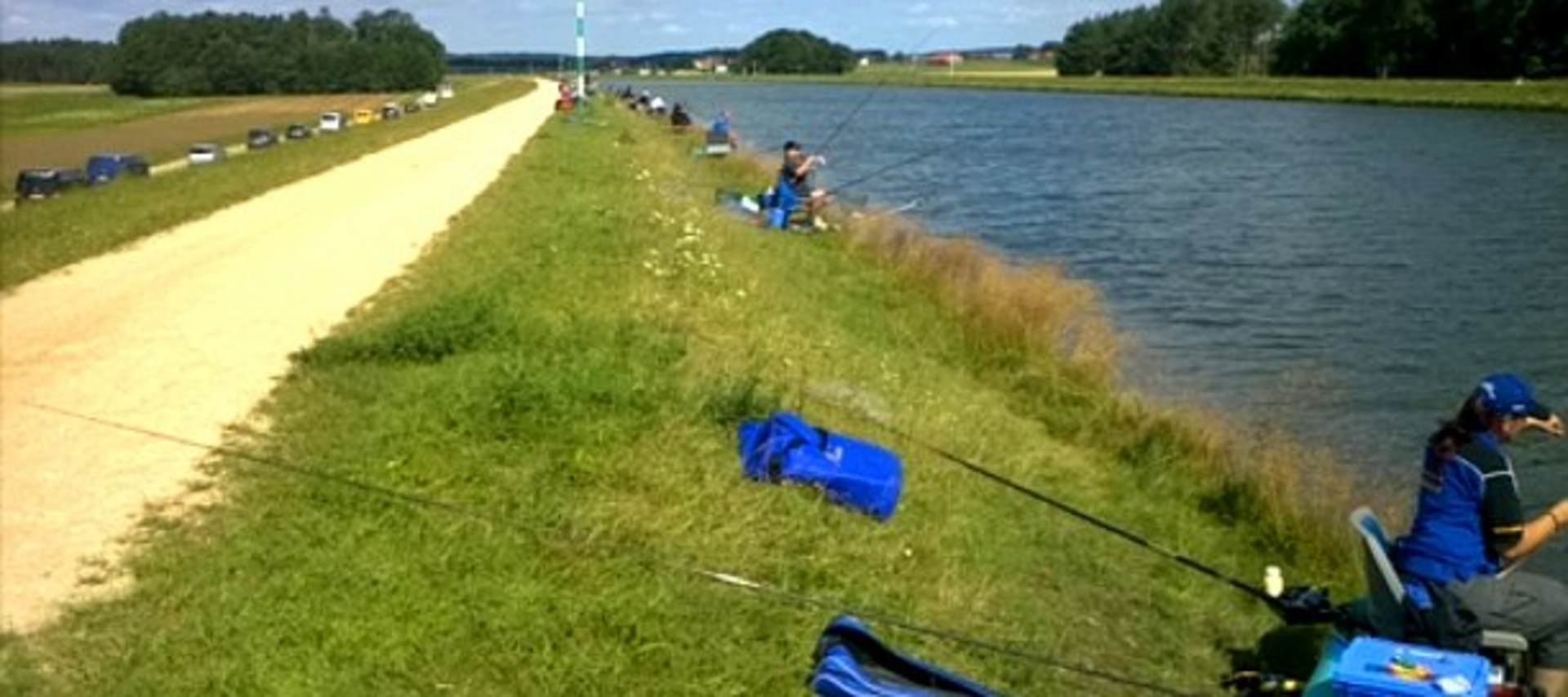  Der Main-Donau-Kanal mit Feeder-Angler.