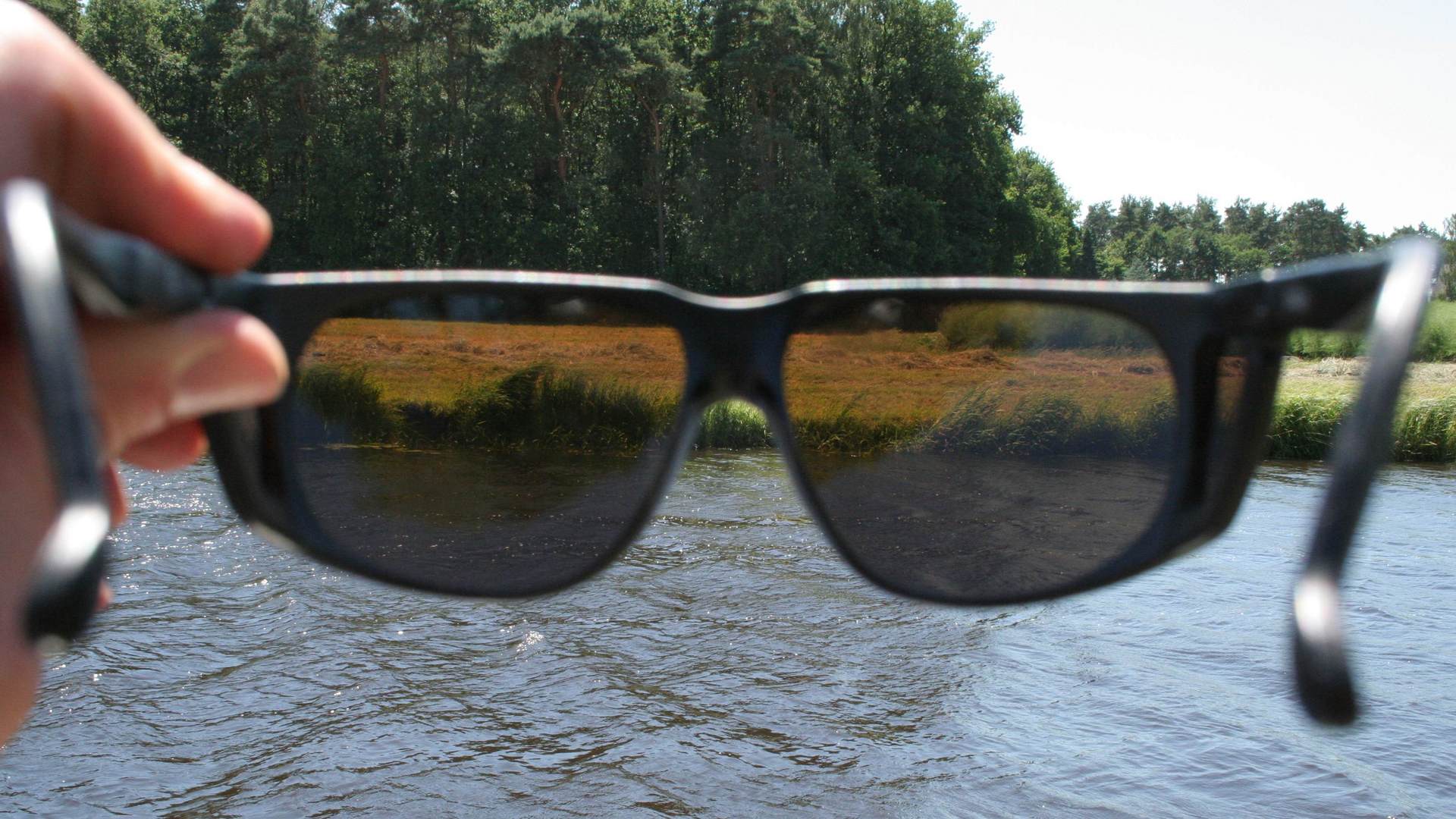  Durchblick am Wasser mit Polarisationsbrille
